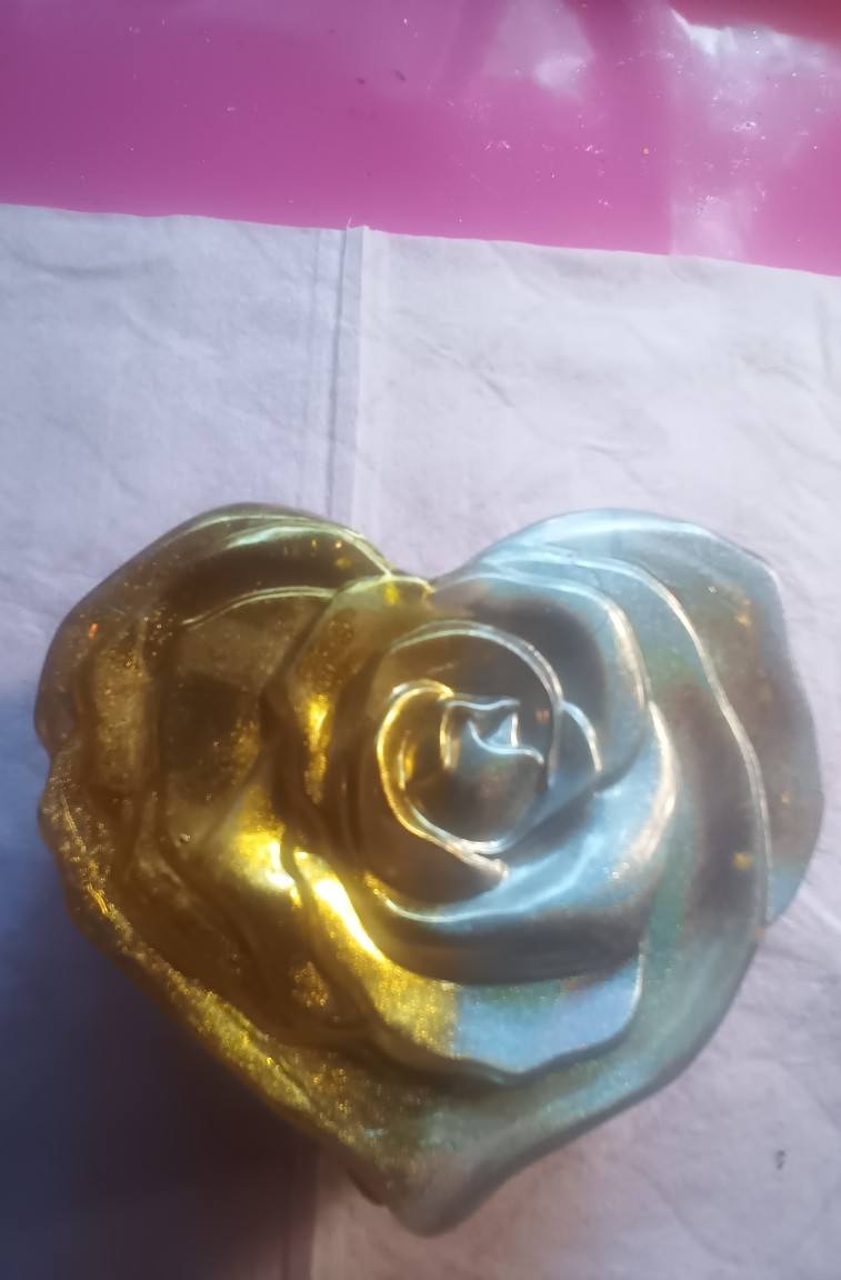 heart shape trinket storage box w/rose lid