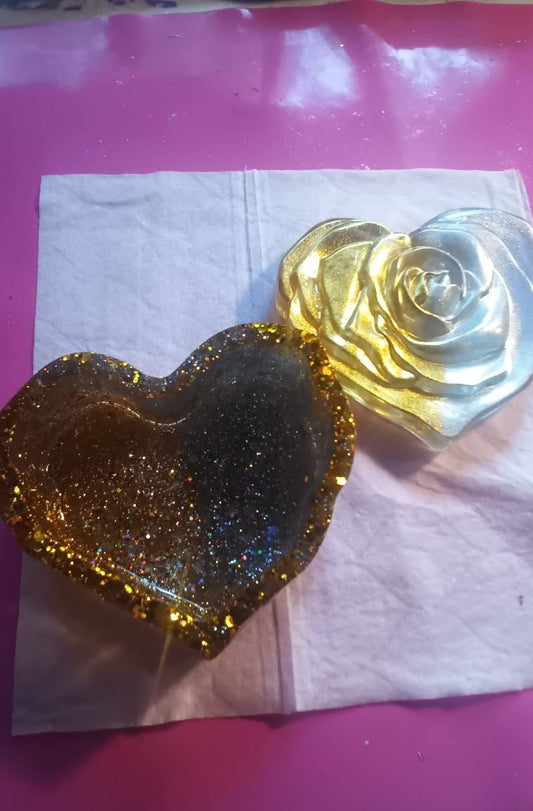 heart shape trinket storage box w/rose lid