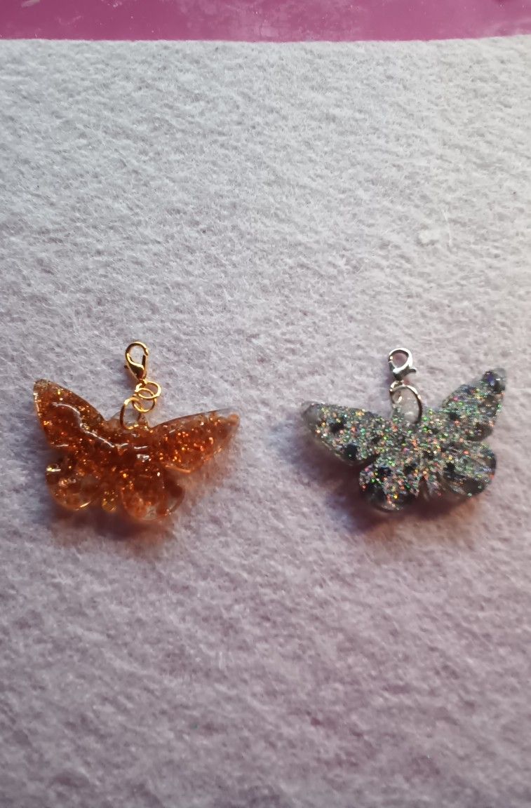 Butterfly zipper pulls