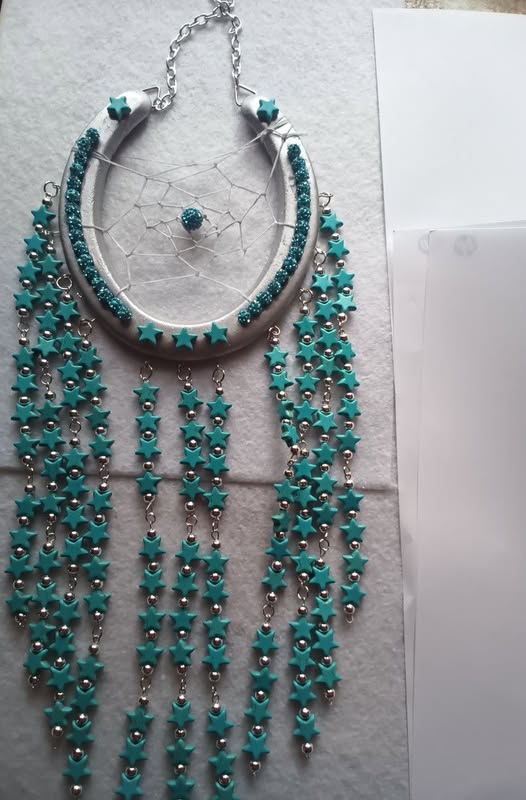 Turquoise beaded horse shoe