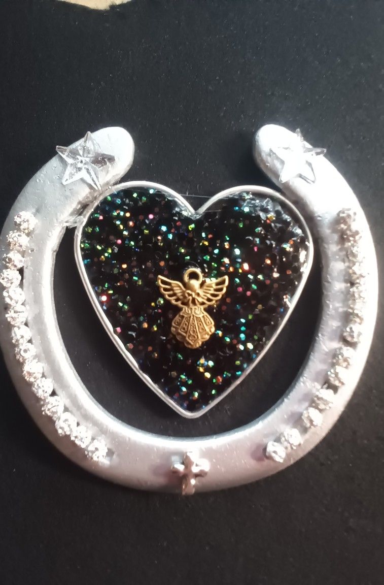 Decorated real horse shoes